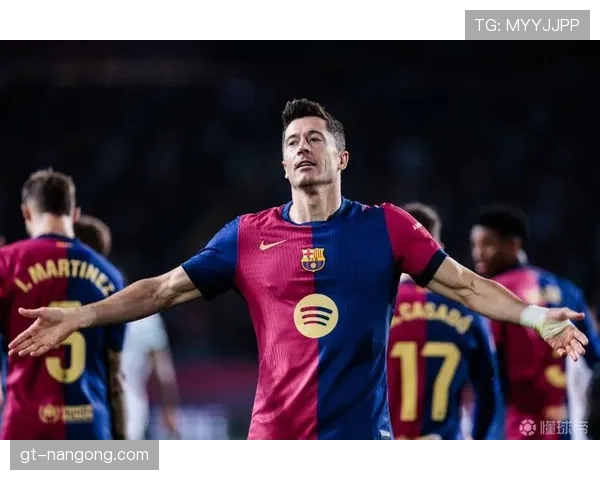 莱万多夫斯基与阿圭罗射门效率差异在高位压迫下形成结构分化