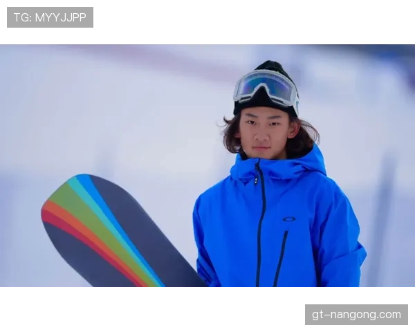 苏翊鸣训练完顺手买个限量款表，这日子过得跟偶像剧男主似的