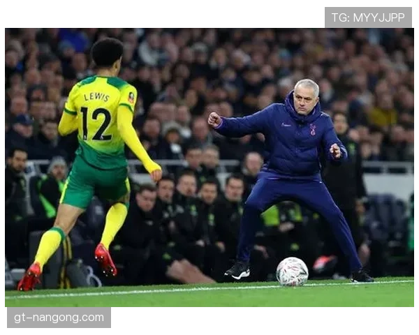 巴黎边路进攻看似犀利，实则缺乏层次与持续威胁