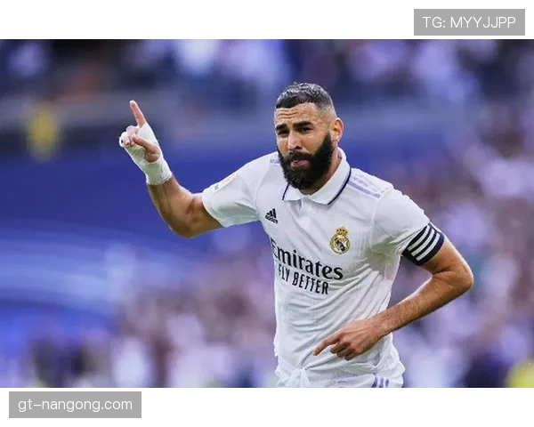 本泽马西甲+欧冠双线统治力解析：巅峰赛季含金量